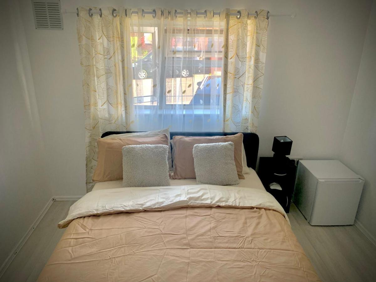 Double Room Bentilee Bucknall  Exterior photo