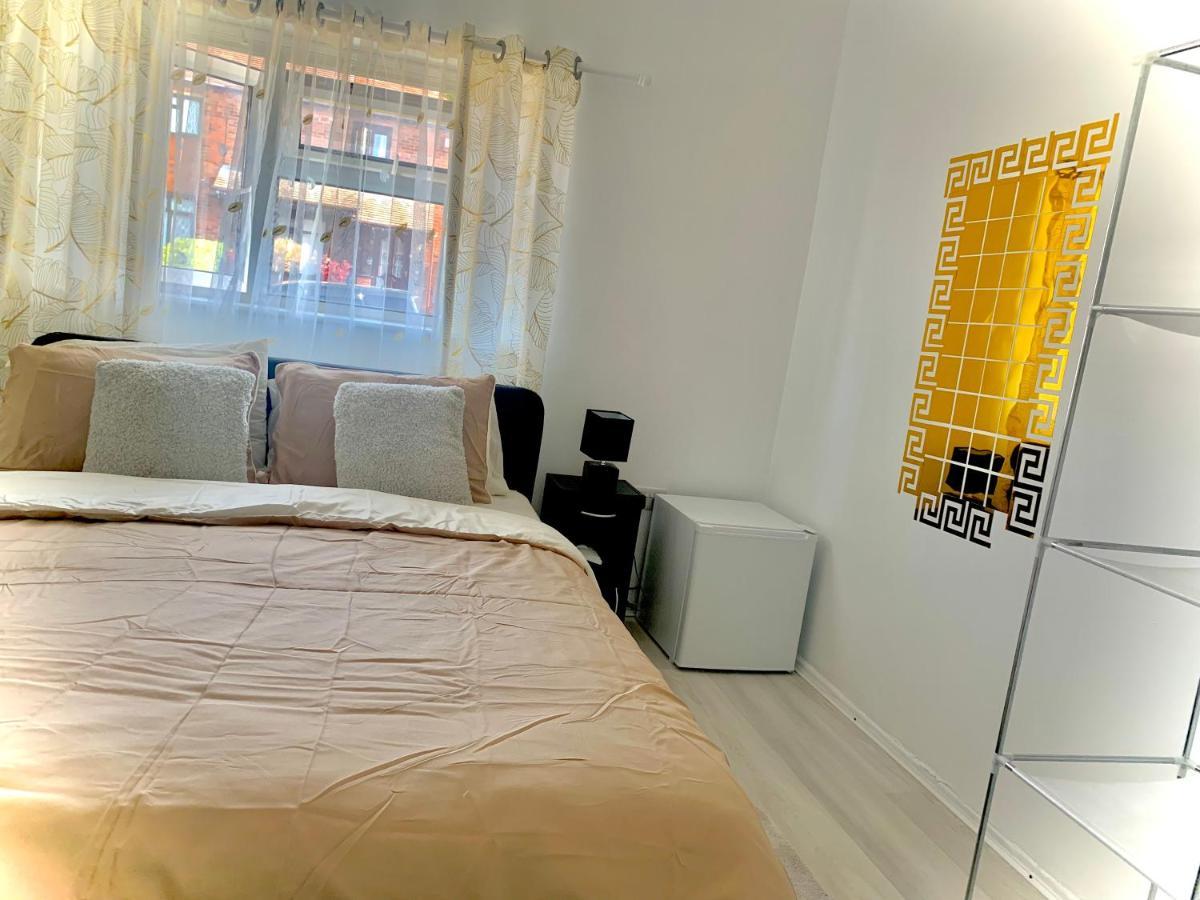 Double Room Bentilee Bucknall  Exterior photo