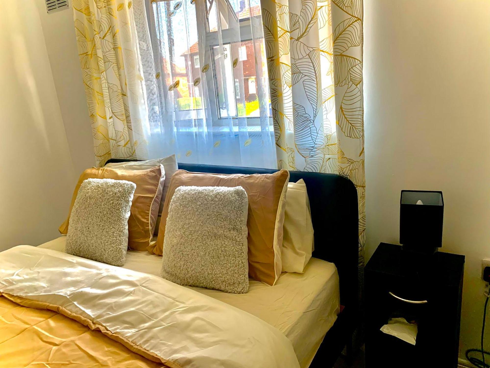 Double Room Bentilee Bucknall  Exterior photo